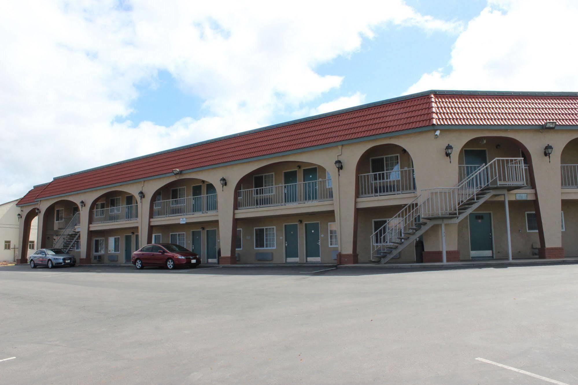 Salinas Inn エクステリア 写真
